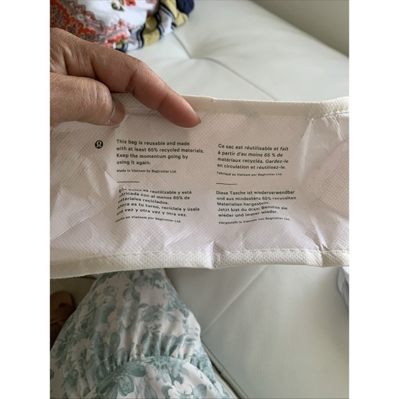 Lululemon Reusable Totes 1 Small 1 Large SIZE . WHITE And Gray - Picture 3 of 7